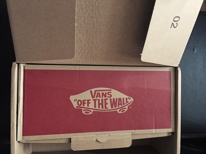 【上手玩】买双骚红过新年!Vans Old Skool Reissue+ 开箱文-Vans爱好者