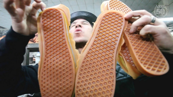 Steve Van Doren 和 Christian Hosoi 带你看 Vans 鞋是如何生产出来-Vans爱好者