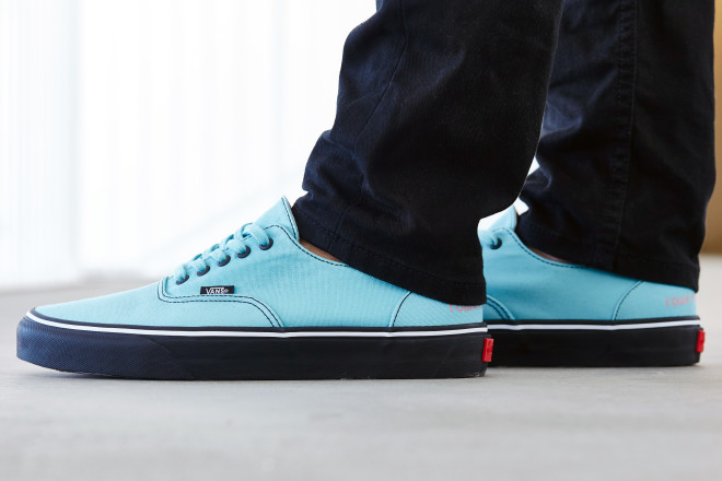 【上脚照】Gosha Rubchinskiy x Vans Authentic 联名鞋款-Vans爱好者