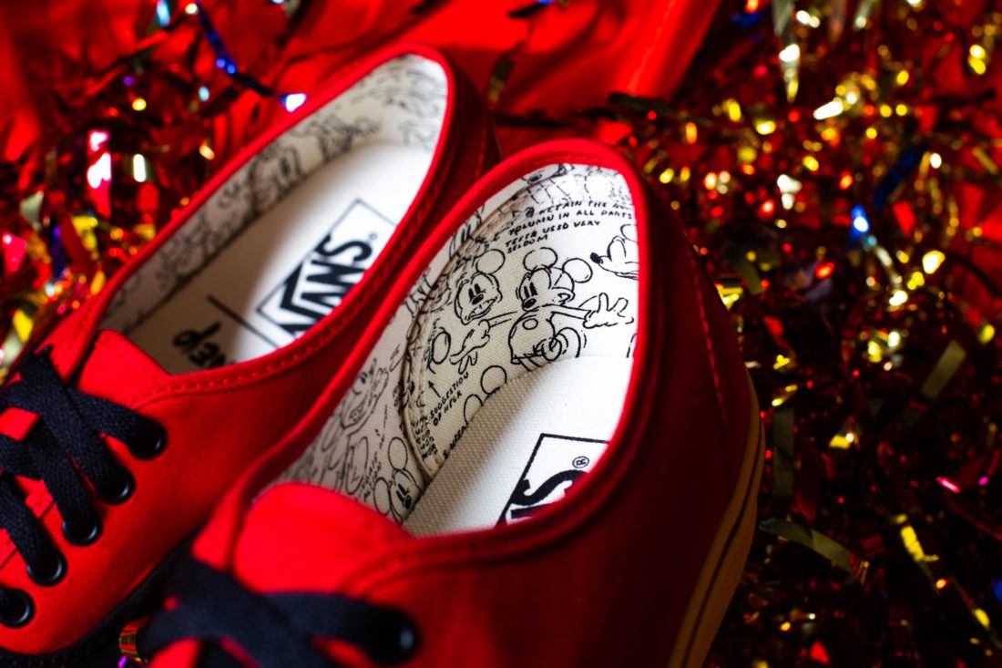 详览 | Disney x Vans 米老鼠 90 周年联名系列-Vans爱好者