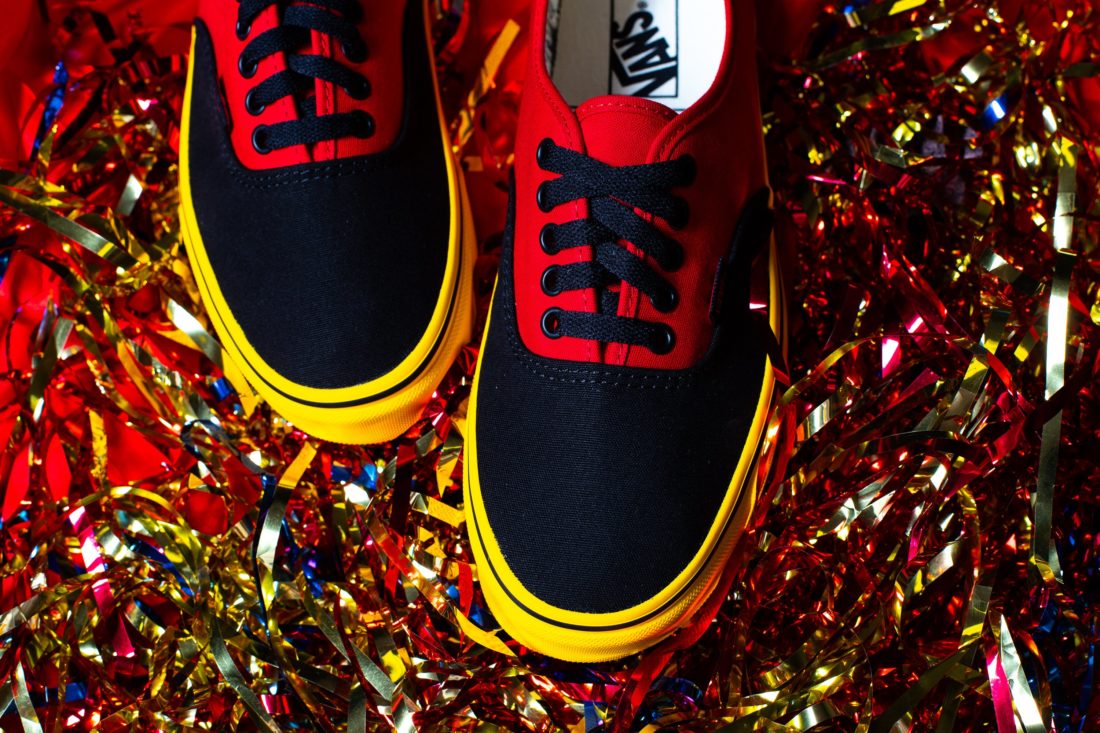 详览 | Disney x Vans 米老鼠 90 周年联名系列-Vans爱好者