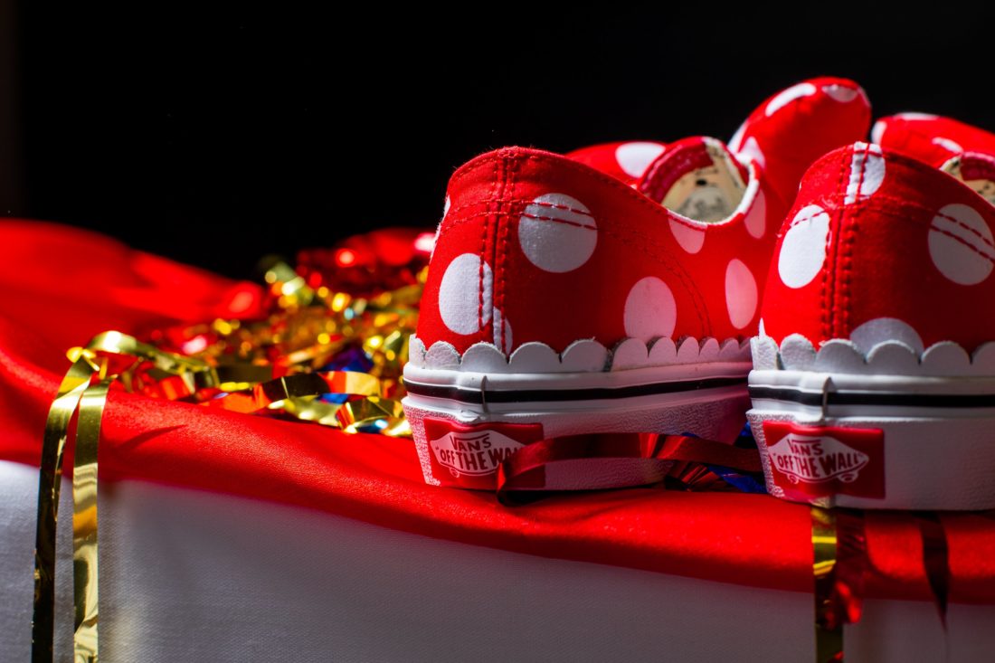 详览 | Disney x Vans 米老鼠 90 周年联名系列-Vans爱好者