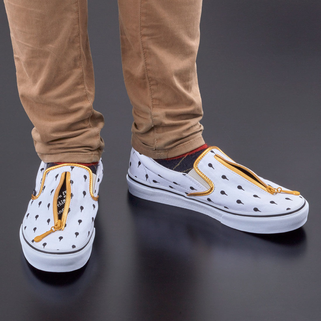 独家 |《JOJO 的奇妙冒险：黄金之风》x Vans 联名系列-Vans爱好者