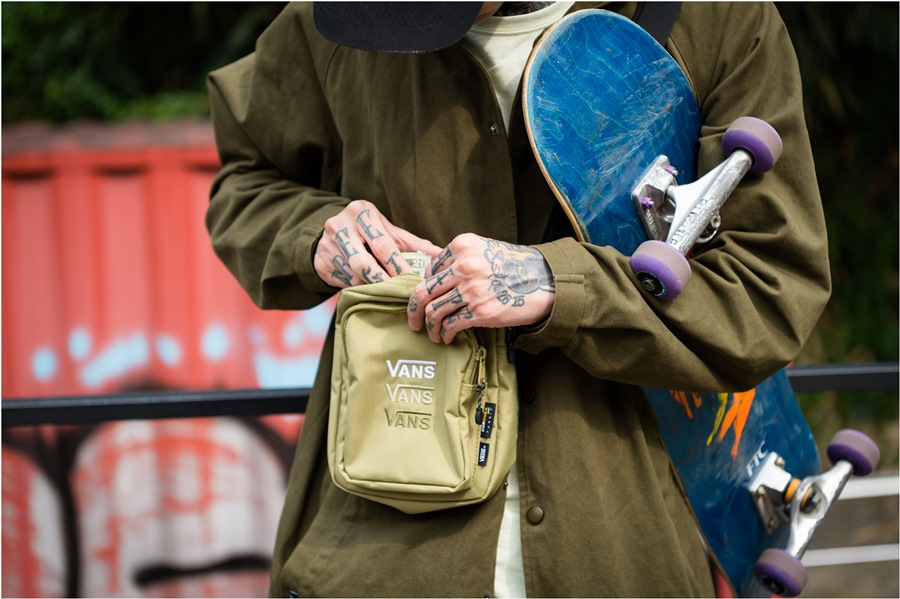 台湾限定,Vans Crossbody Bag 复古斜挎包-Vans爱好者
